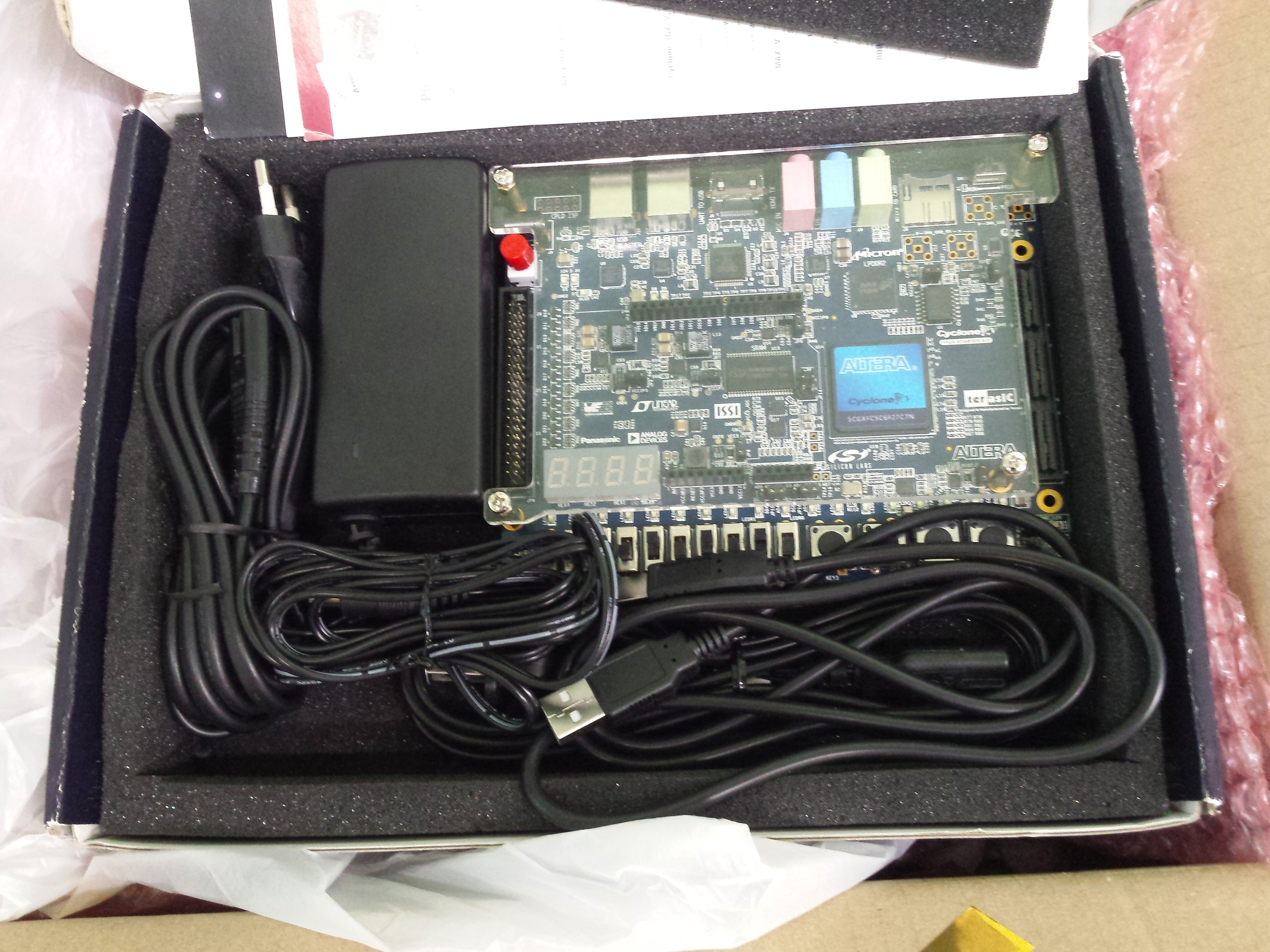 Отладочная плата Cyclone V GX Startetr Kit